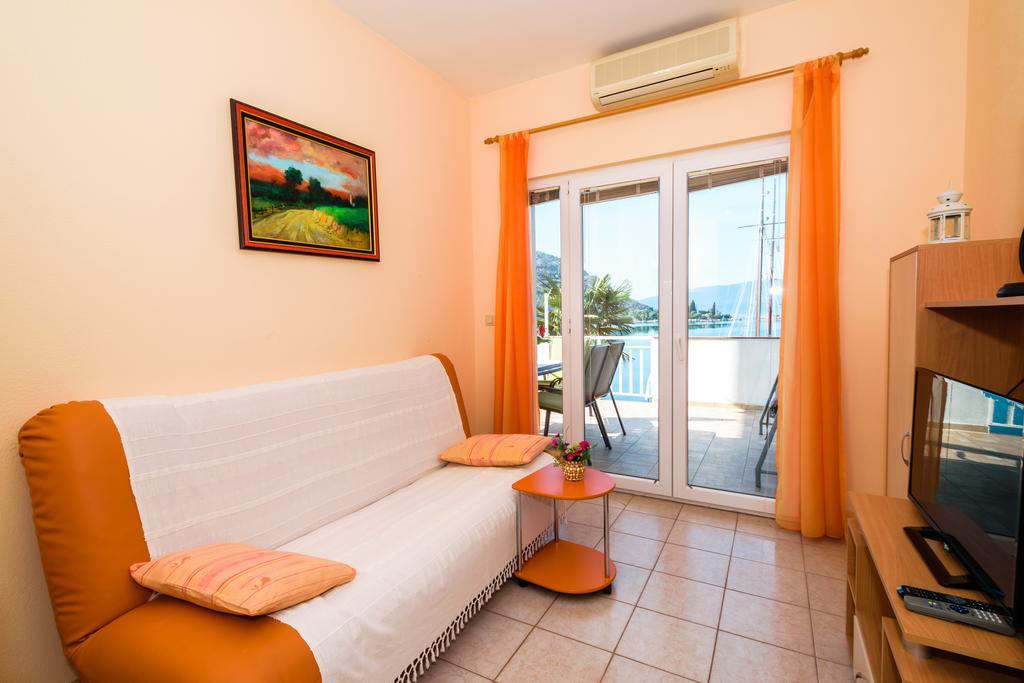 Apartments Galeb Blace Exterior photo
