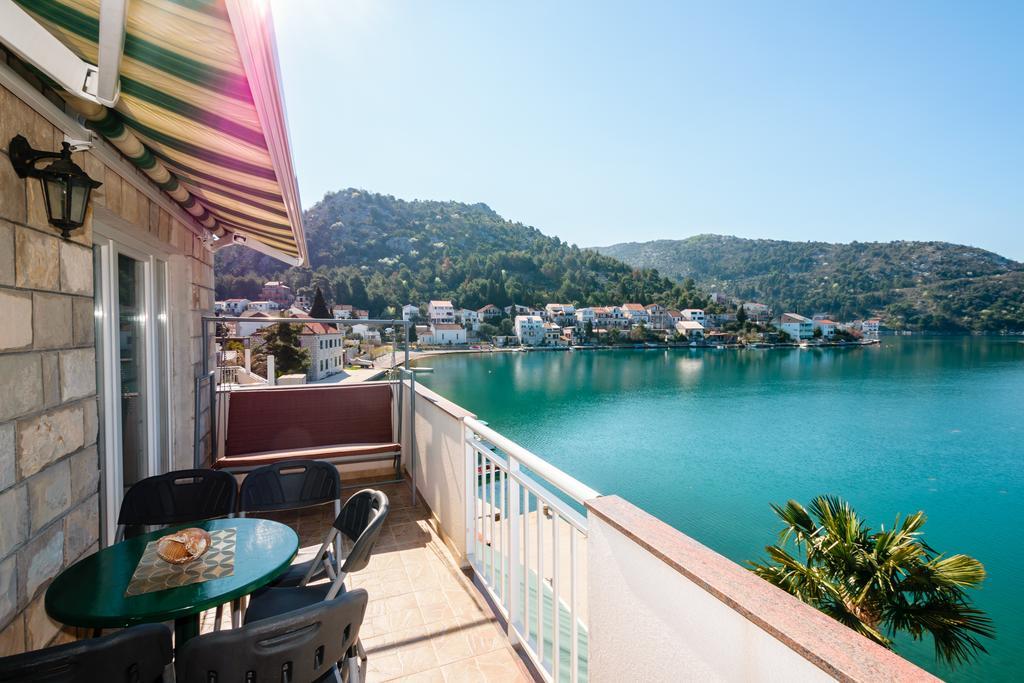 Apartments Galeb Blace Exterior photo